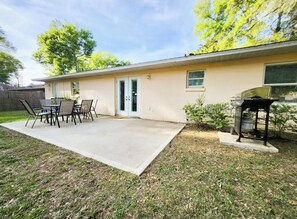 Outdoor dining - 3-bedroom house in charming Ocala with AC, WiFi.
Located in the heart of Ocala  (Ocala)