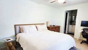 A bedroom with a bed, bedside table, lamp, and a desk with a chair. - 3-bedroom house in charming Ocala with AC, WiFi.
Located in the heart of Ocala  (Ocala)