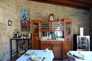 Sarapan Eropah setiap hari (EUR 16 seorang) 