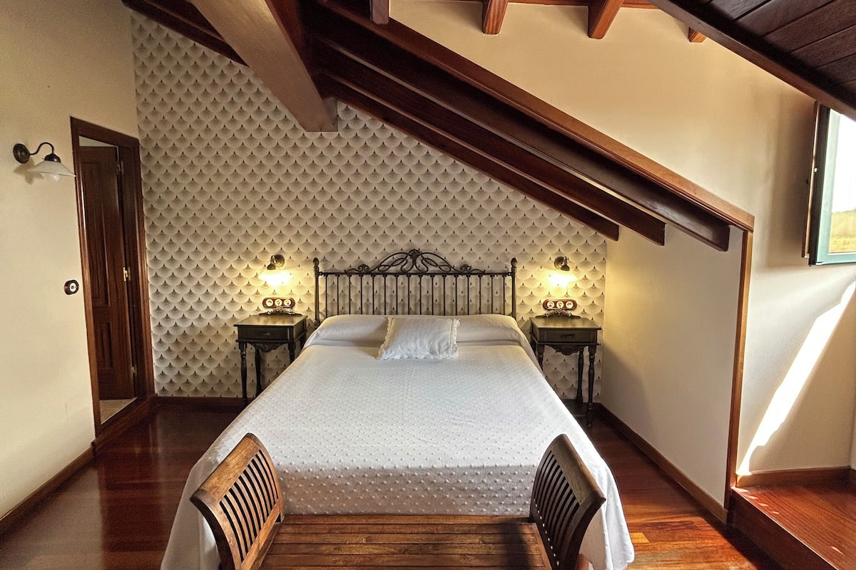 Deluxe Room, Mountain View | Free WiFi, bed sheets