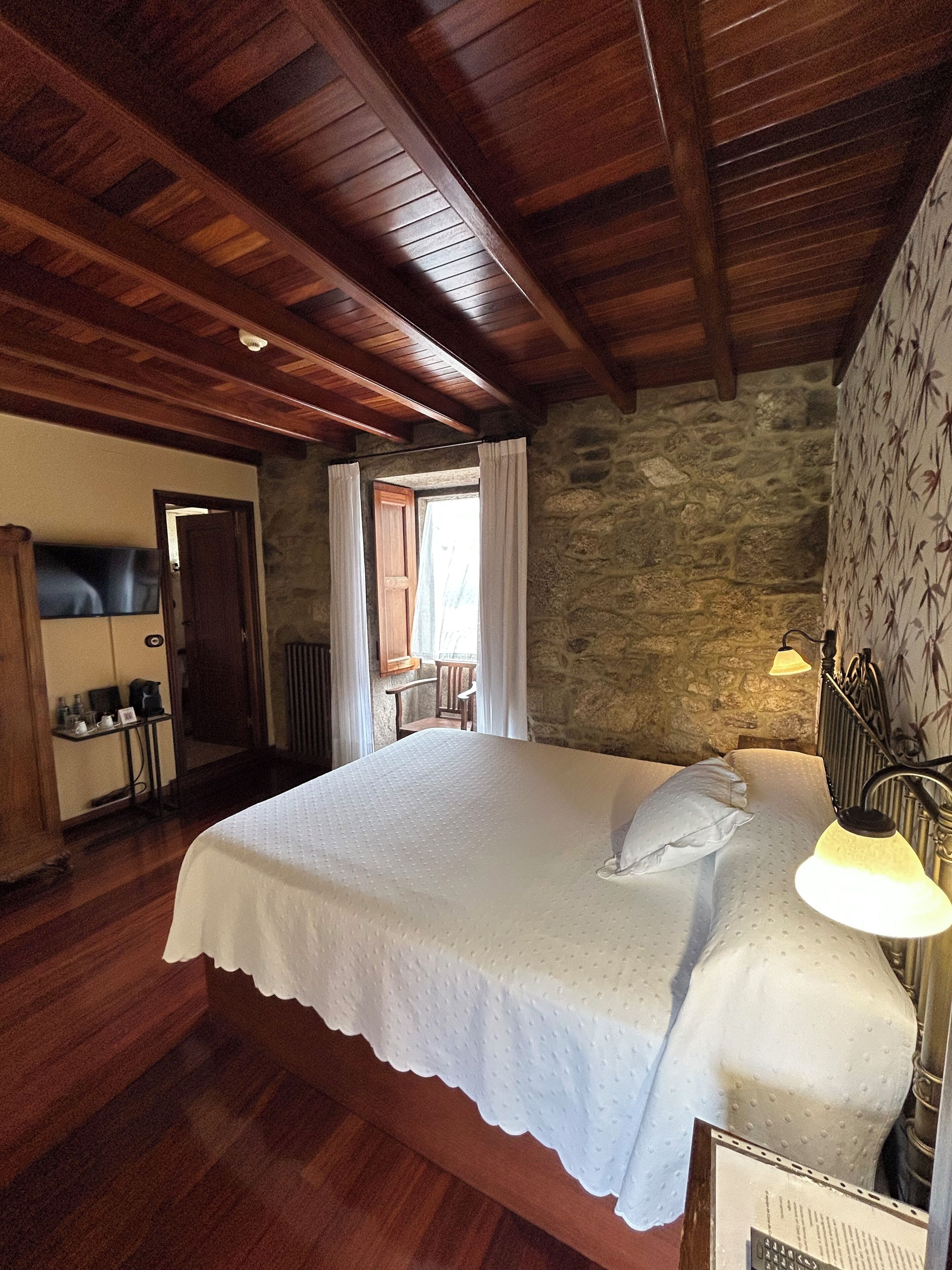 Wi-Fi de cortesia, roupa de cama