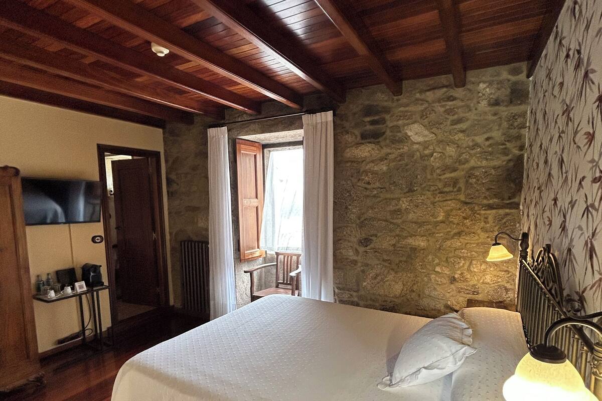 Wi-Fi de cortesia, roupa de cama