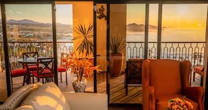 Stunning 3 Bedroom Villa condo-style Ocen View, Private Chef & Butler Service