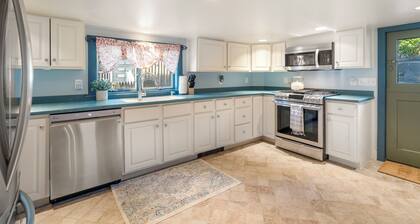 Historic 1686 Home Near Downtown l 5BR Retreat