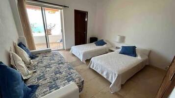 4 slaapkamers, een bureau, wifi, beddengoed