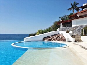 Pool - Spacious villa in Ixtapa with beautiful ocean views (Ixtapa Zihuatanejo)