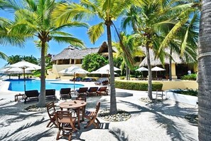 Pool - Spacious villa in Ixtapa with beautiful ocean views (Ixtapa Zihuatanejo)