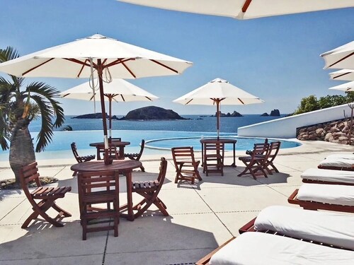 Spacious villa in Ixtapa with beautiful ocean views