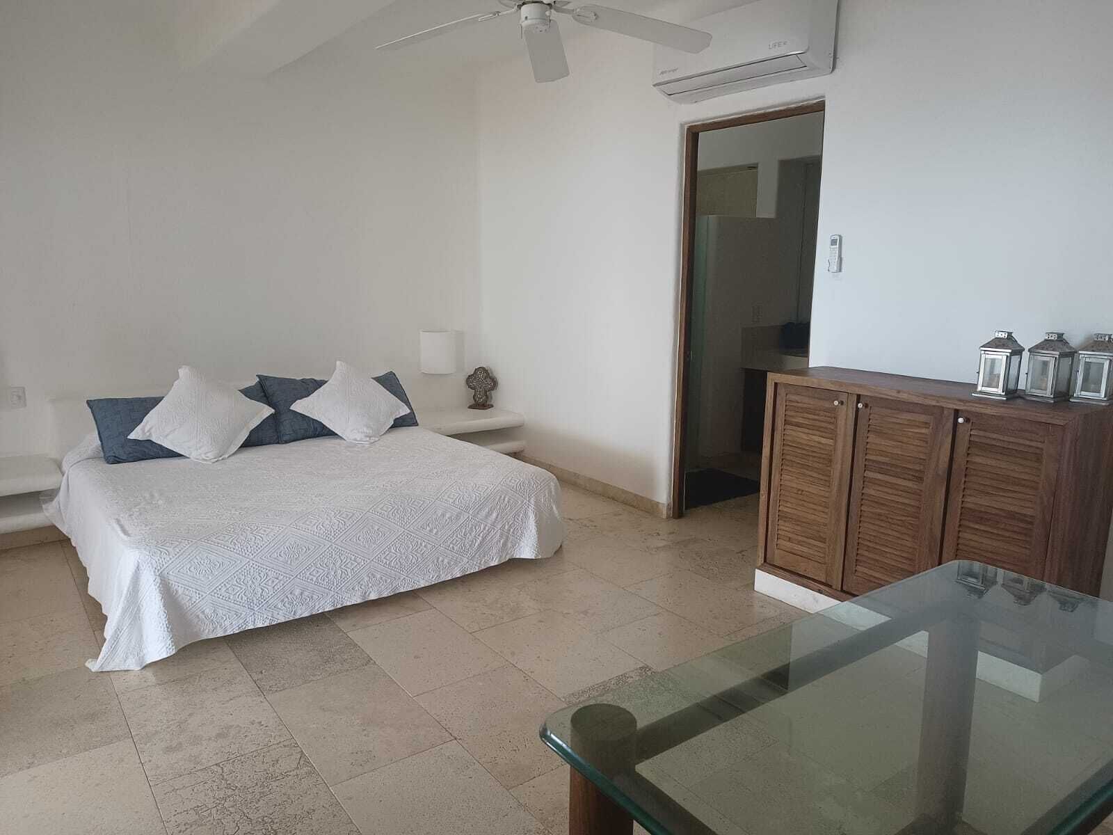 4 bedrooms, desk, WiFi, bed sheets
