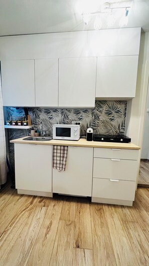 Fridge, microwave, electric kettle, coffee grinder