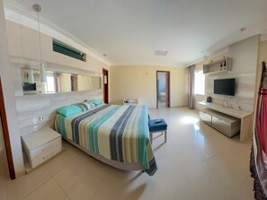 5 Schlafzimmer, Schreibtisch, Bügeleisen/Bügelbrett, kostenloses WLAN