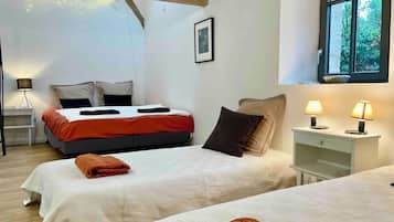 3 bedrooms, iron/ironing board, travel crib, free WiFi