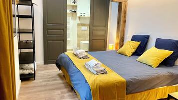 3 chambres, fer et planche à repasser, lit parapluie, Wi-Fi gratuit