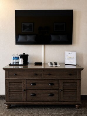 Television - Upper Delaware Inn (Hancock)