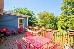 Outdoor dining - Large, Renovated Hip & Historic Craftsman in 5 Points - 2 Miles from Downtown (Nashville)