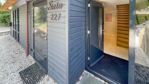 A building with a sign reading "Sieta 227" and a door with a "GOOD VIBES ONLY" sign. - Pet friendly home in Ballum with sauna (Ballum)