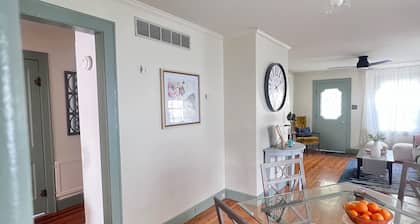 Charming 2 bedroom one bath home close to Highland Park!