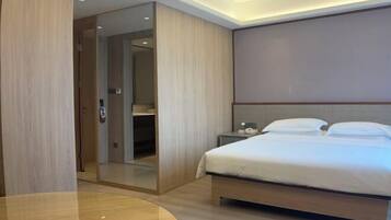 Cribs/infant beds