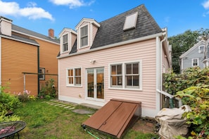 Exterior - Entire 4BR 2 Bath Home l Minutes to Downtown Salem (Salem)