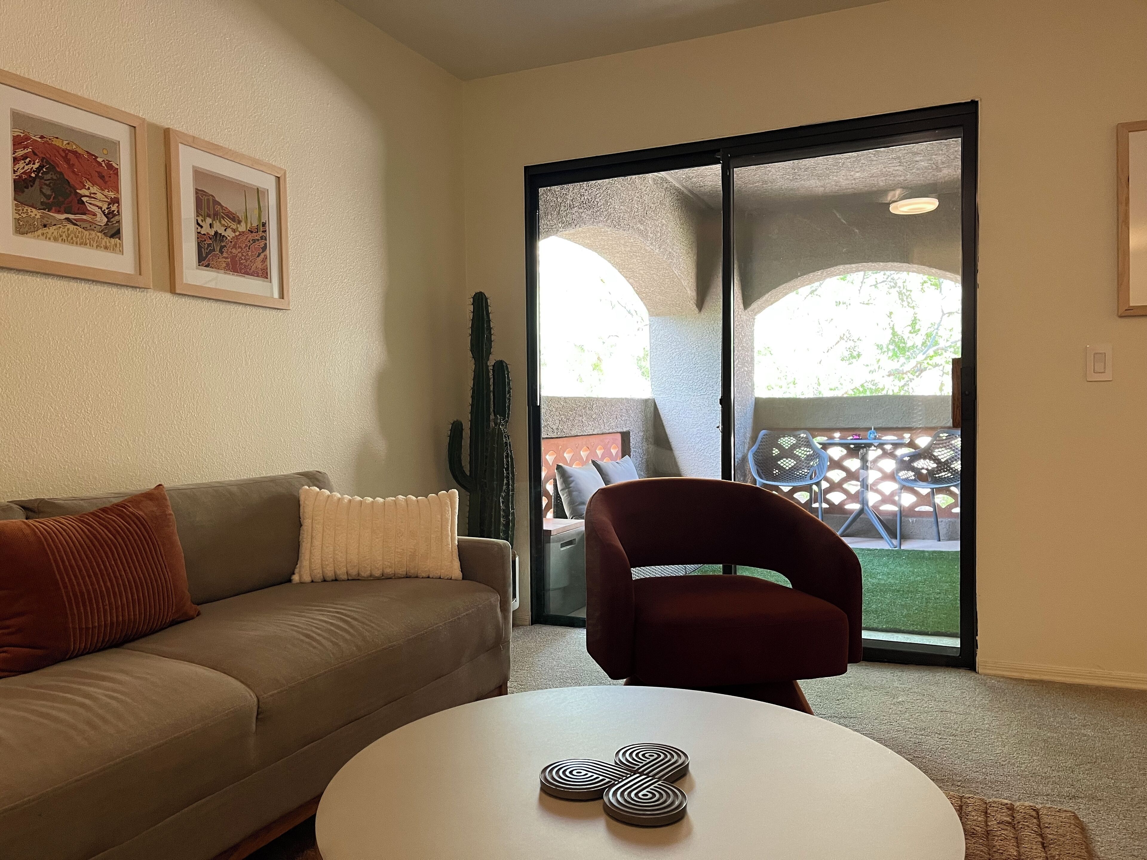 تلفزيون ذكي، كُتُب، شاشة كمبيوتر