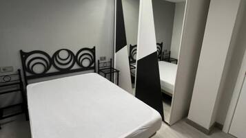 4 slaapkamers, een strijkplank/strijkijzer, wifi, beddengoed