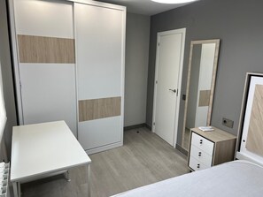 4 slaapkamers, een strijkplank/strijkijzer, wifi, beddengoed