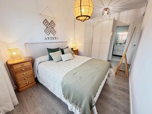 3 chambres, fer et planche à repasser, Wi-Fi, draps fournis