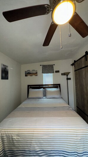 2 bedrooms, iron/ironing board, WiFi, bed sheets