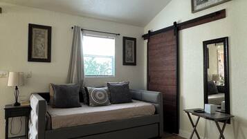 2 bedrooms, iron/ironing board, WiFi, bed sheets