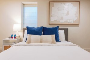 4 Schlafzimmer, Schreibtisch, Bügeleisen/Bügelbrett, Reisekinderbett