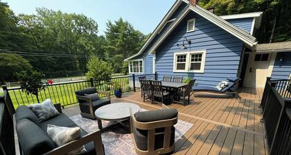 Charming Berkshire Farmhouse: Your Cozy Retreat Awaits!