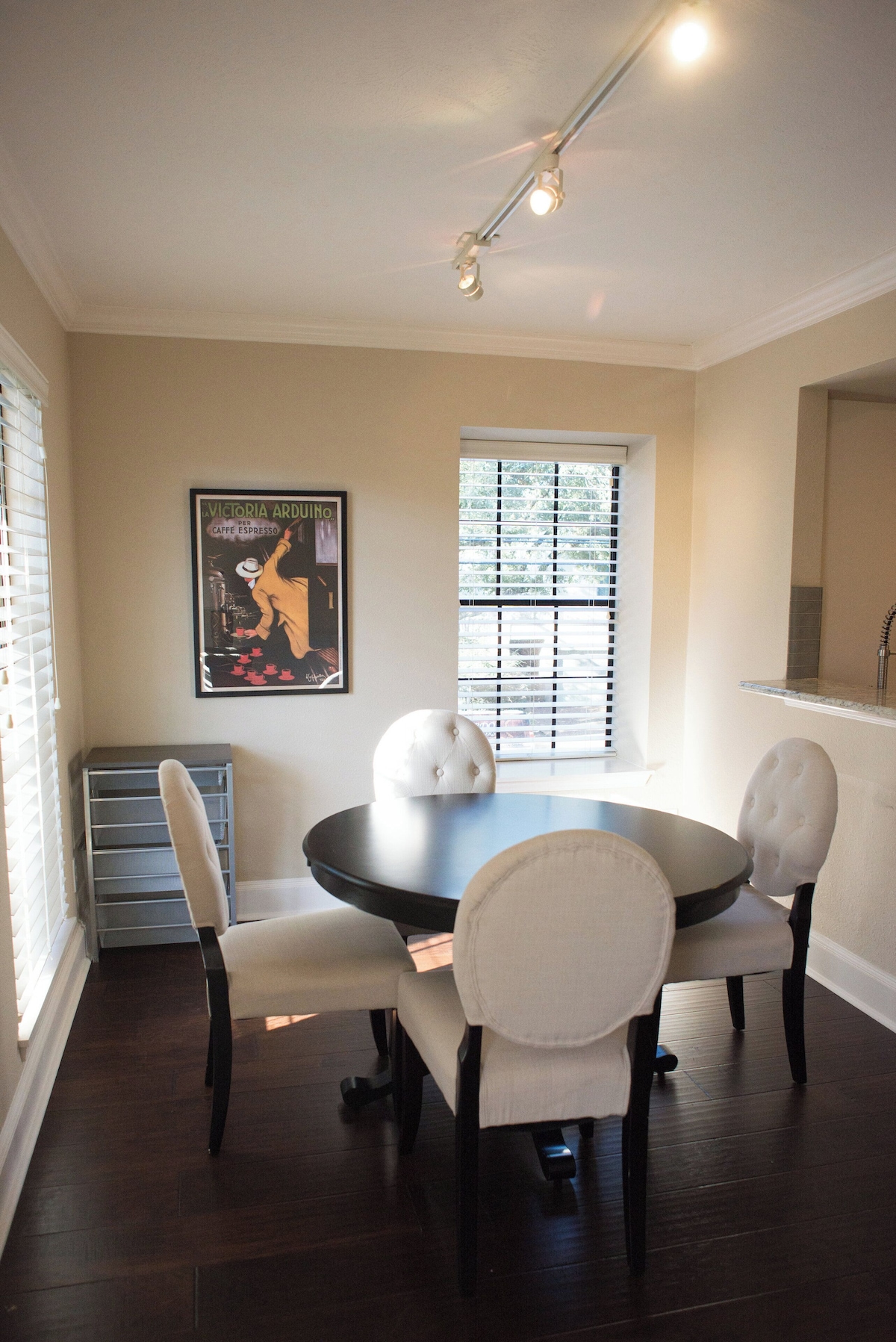 Photo 3 of One-bedroom condominium located just steps from Westheimer Road.