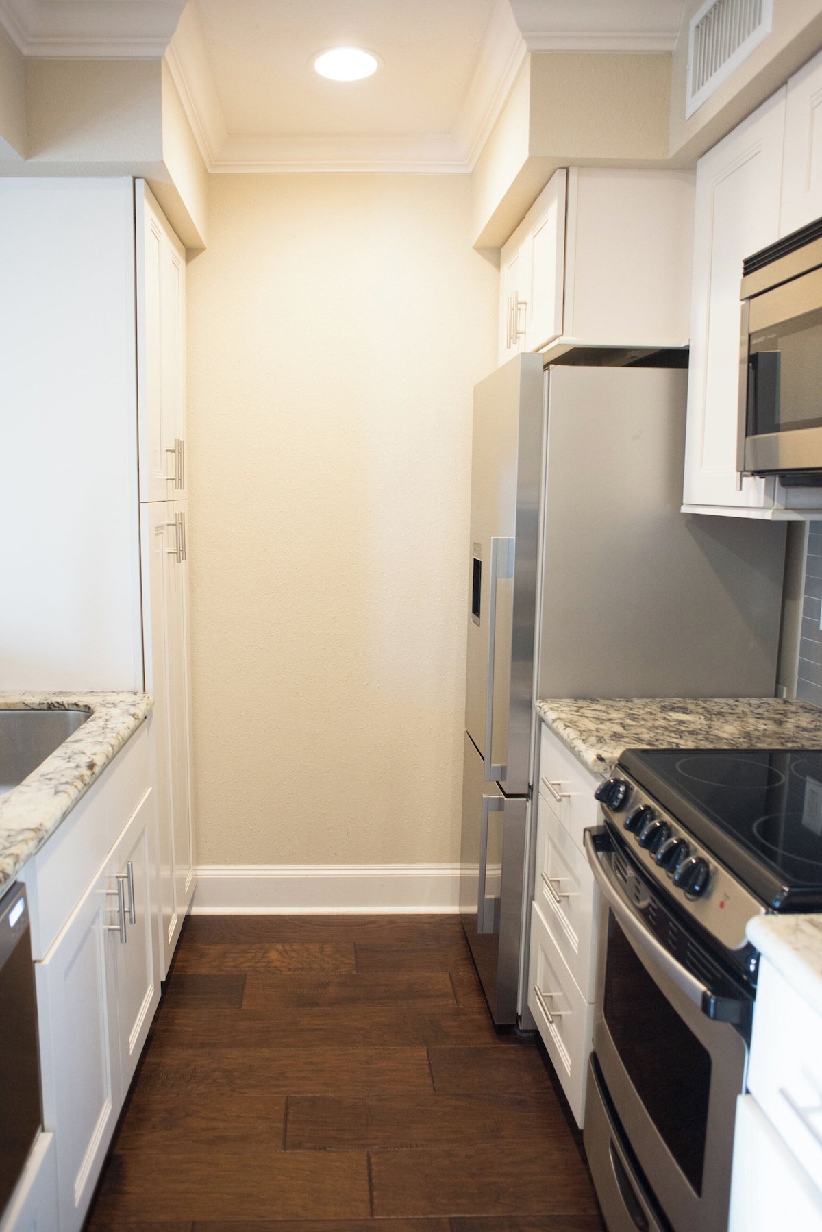 Photo 6 of One-bedroom condominium located just steps from Westheimer Road.