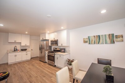 Charming and spacious 3-bedroom,house in vibrant part of San Diego with AC &WiFi