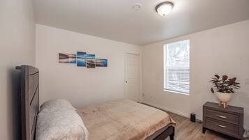 3 bedrooms, iron/ironing board, WiFi, bed sheets