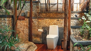 Villa 5 | Bathroom | Shower, towels
