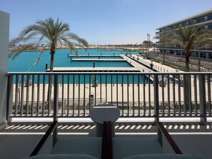 Apartamento Deluxe, balcón, vistas al puerto deportivo | Terraza o patio