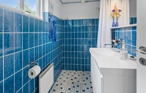 Shower - Awesome home in Væggerløse with WiFi (Væggerløse)