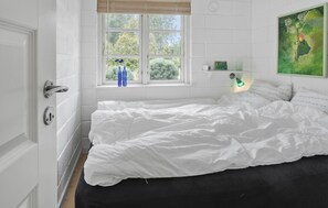 3 bedrooms, travel cot, free WiFi