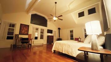 6 bedrooms, iron/ironing board, free WiFi, bed sheets