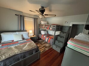 4 habitaciones, escritorio, tabla de planchar con plancha y wifi gratis