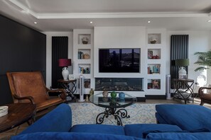 Télévision, cheminée