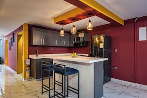 Microwave, oven, stovetop, dishwasher - Presidential Suite Jacuzzi- steam sauna
(Medellín)