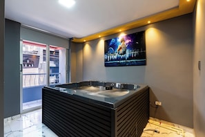 Interior - Presidential Suite Jacuzzi- steam sauna
(Medellín)