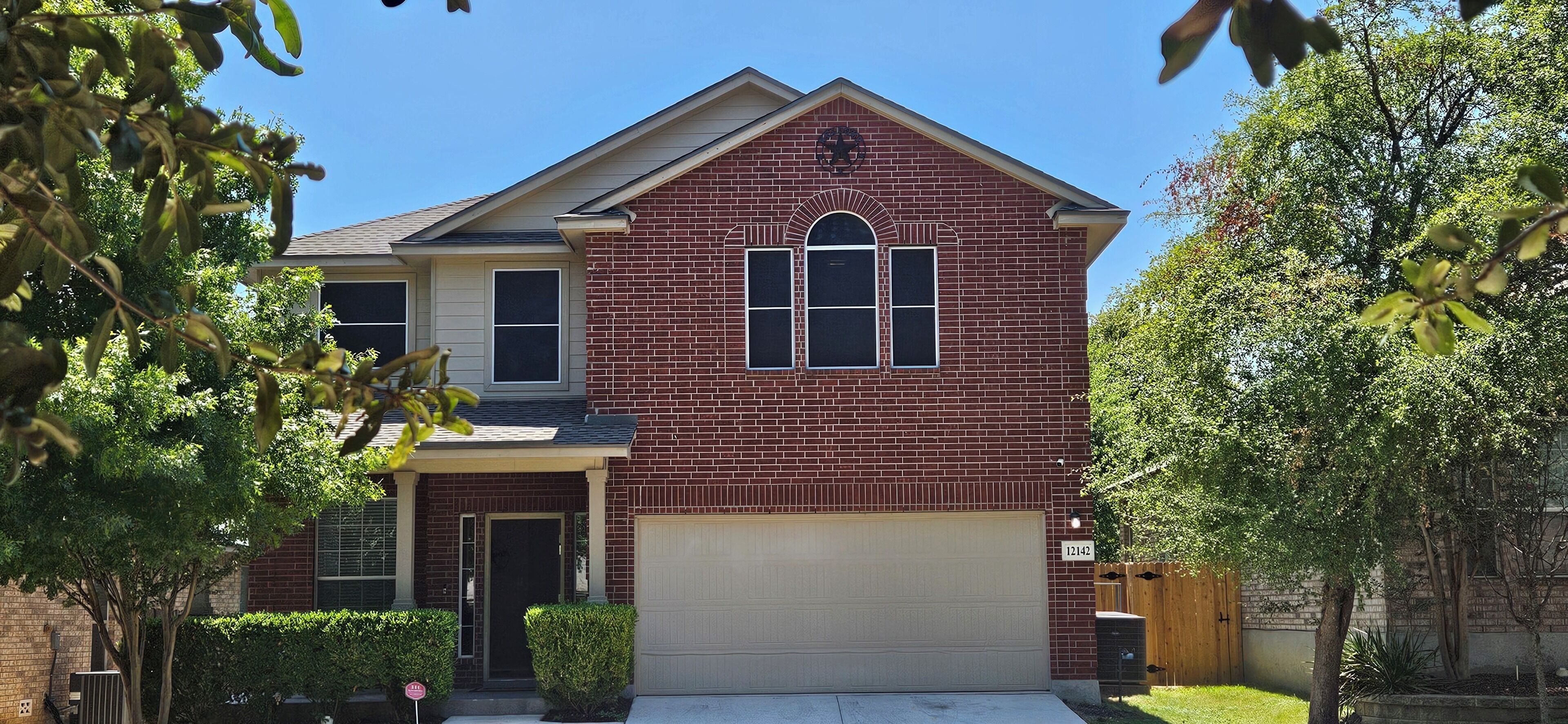 Make family memories: theater, video games, office & access to a pool/playground