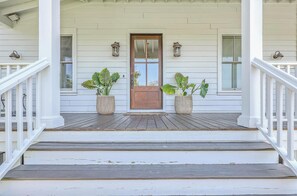 Exterior detail - Mt Pleasant Treasure-Mins to the Beach (Mt Pleasant)