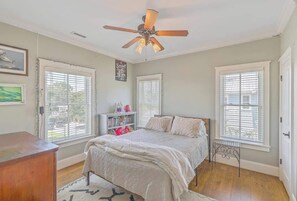 5 habitaciones, tabla de planchar con plancha, wifi y ropa de cama 