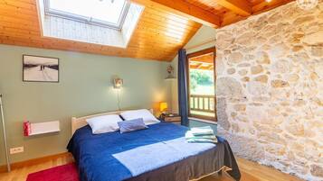 3 bedrooms, iron/ironing board, travel cot, free WiFi