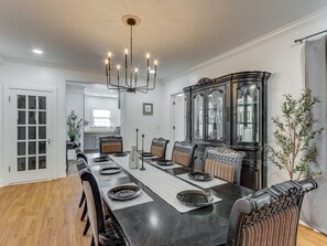 Dining - Central ~ Modernized ~ Fairgrounds ~ Plaza (Oklahoma City)