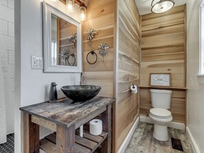 Bruser, hårtørrer, håndklæder, Toiletpapir